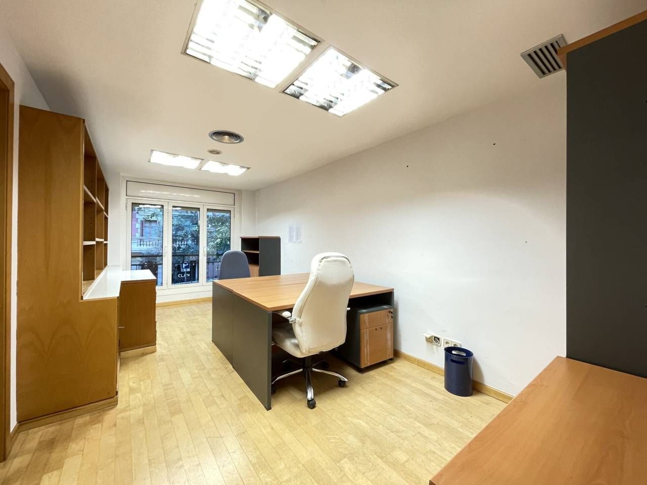 Oficina de alquiler en Calle Rocafort, La Nova Esquerra de l'Eixample, Eixample