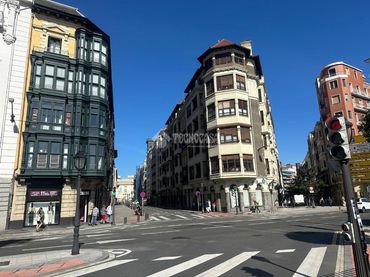 Pis amb ascensor en venda a Abando - Albia