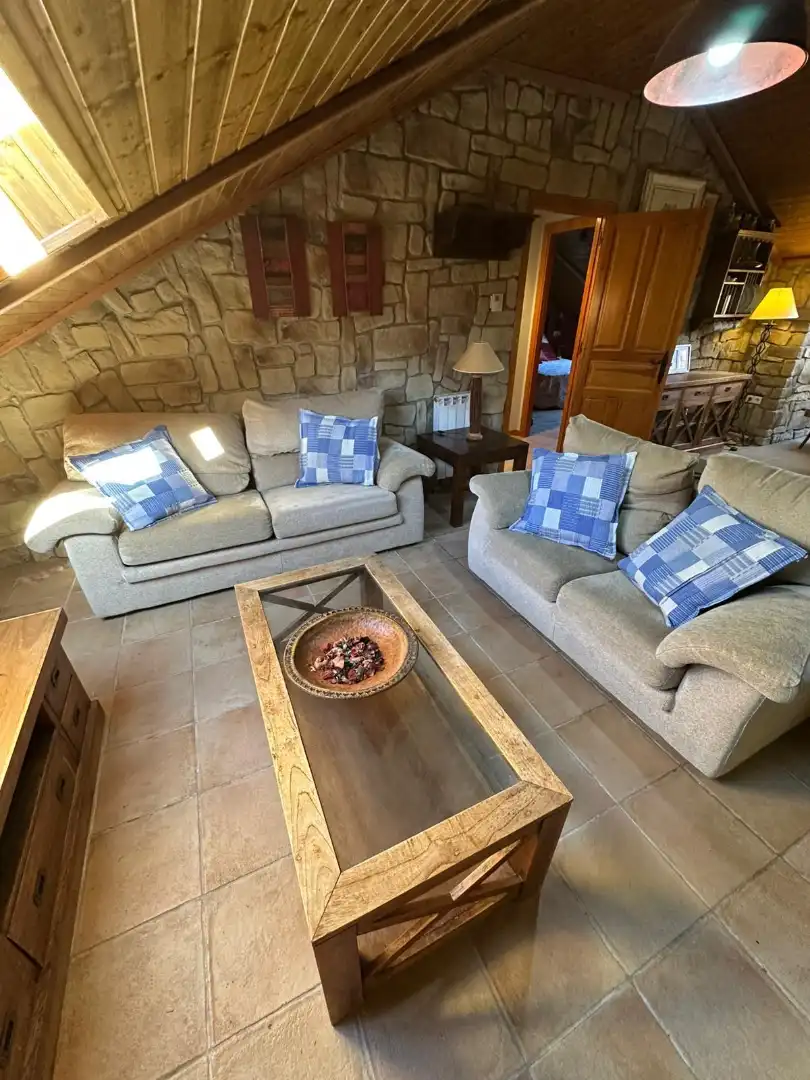 Sala de estar de Ático en venta en Puebla de Lillo con Calefacción, Jardín privado y Amueblado