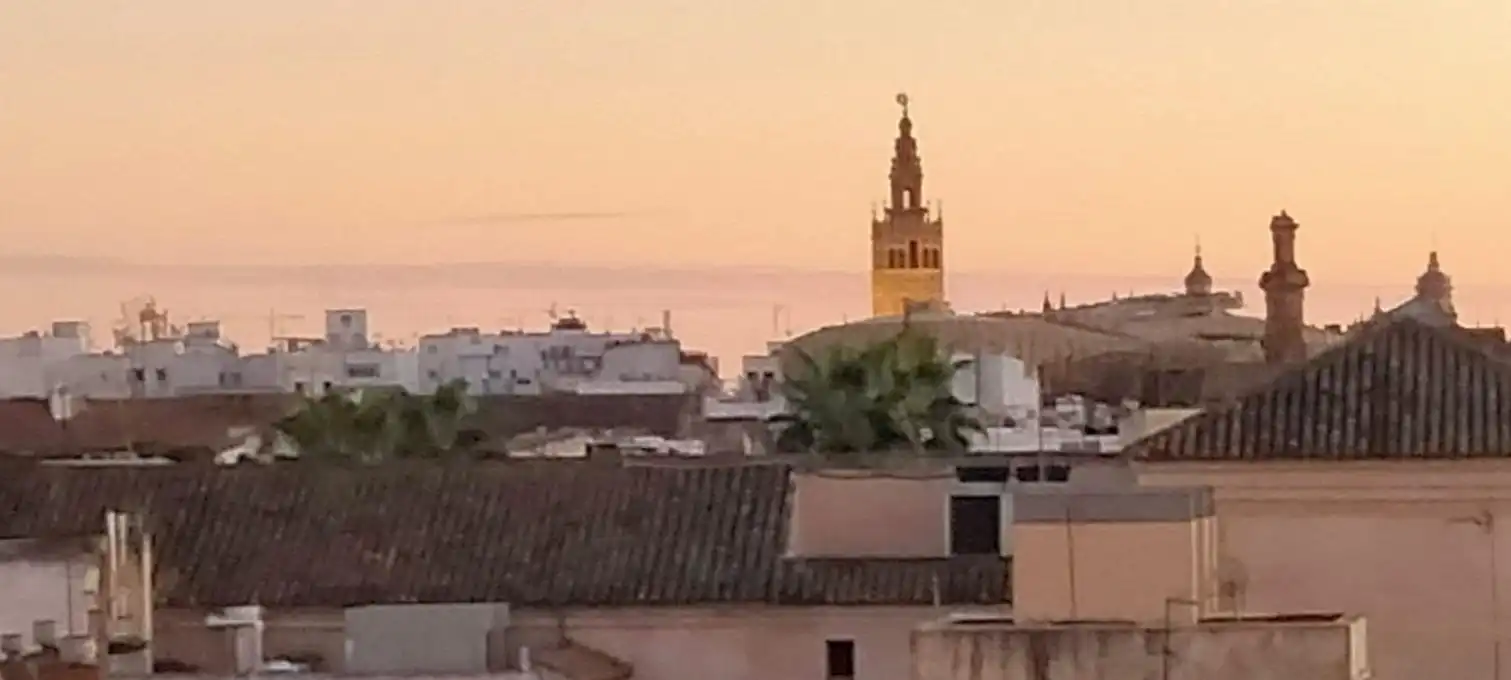 Vista exterior de Piso en venta en Sevilla con Balcón y Jacuzzi