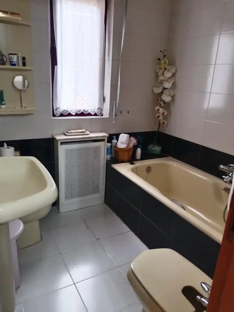 Baño de Casa adosada en venta en La Lastrilla  con Aire acondicionado, Calefacción y Jardín privado