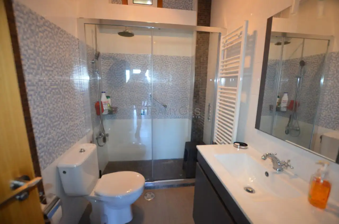Bany de Casa o xalet en venda en Redondela amb Calefacció, Jardí privat i Terrassa