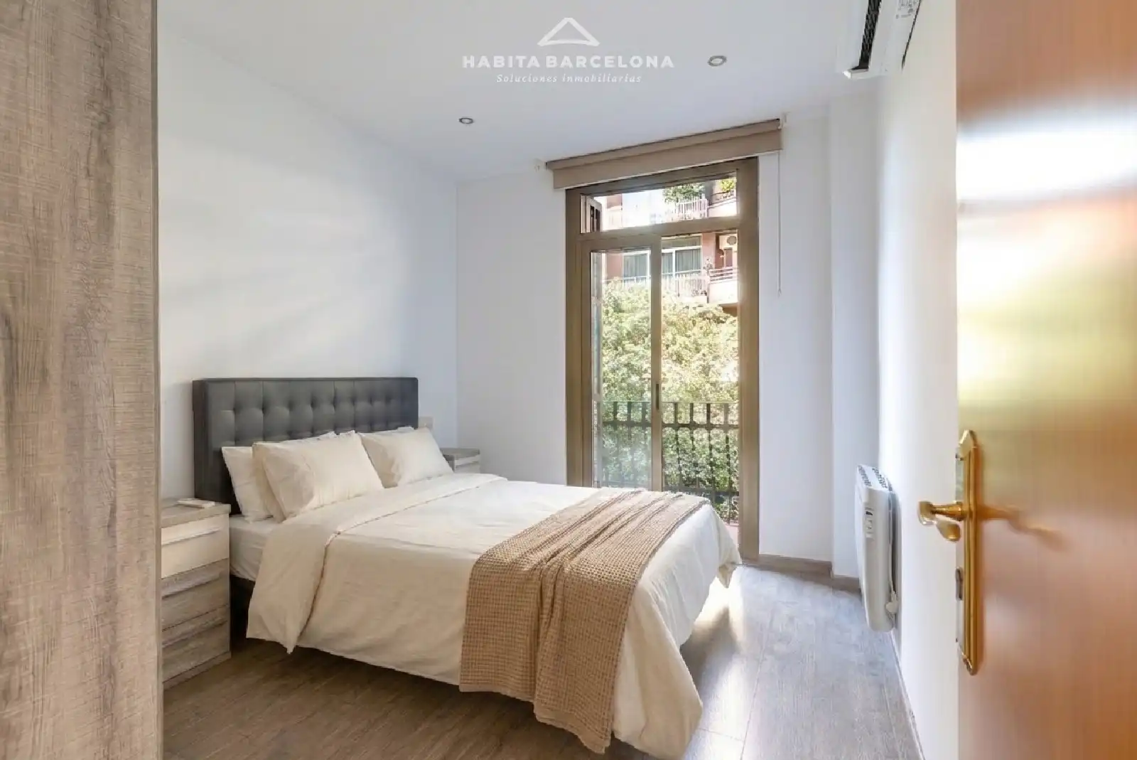 Schlafzimmer von Wohnung zum Verkauf in Barcelona mit Klimaanlage, Heizung und Parkett
