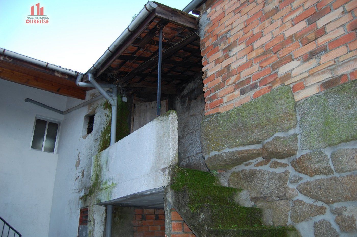 Exterior view of House or chalet for sale in San Cibrao das Viñas  with Balcony