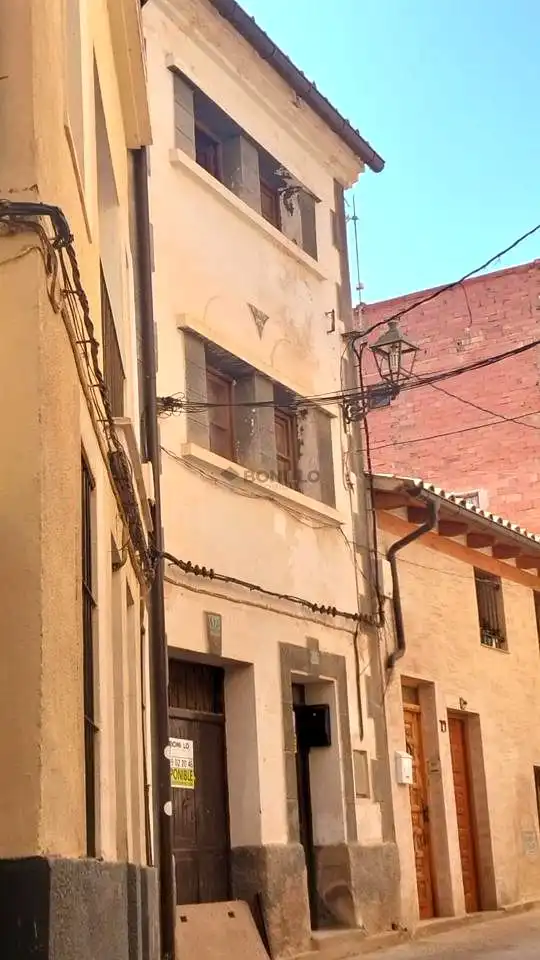 Vista exterior de Casa adosada en venda en Ademuz amb Balcó