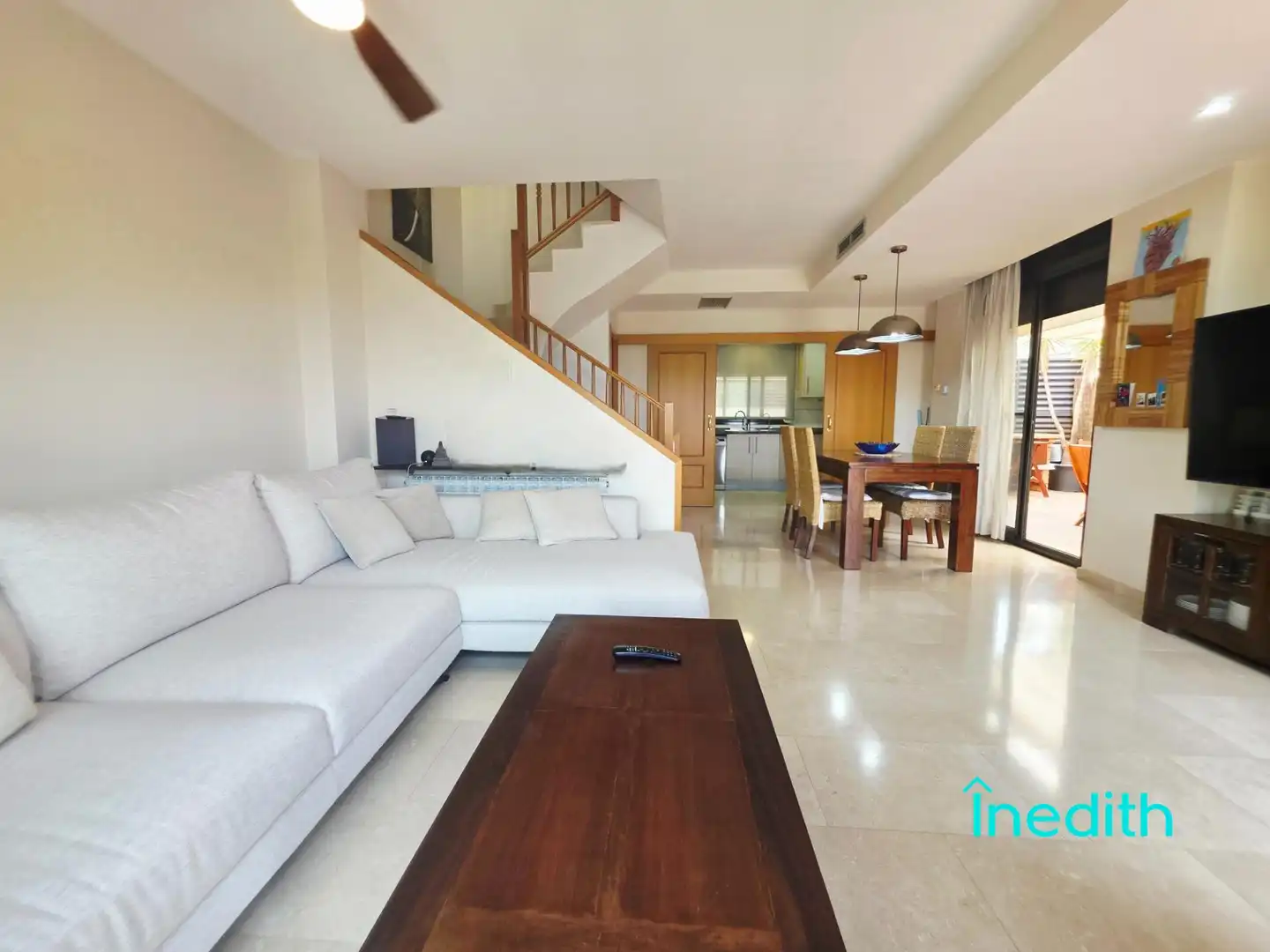Sala de estar de Casa adosada en venta en Cubelles con Aire acondicionado, Calefacción y Jardín privado