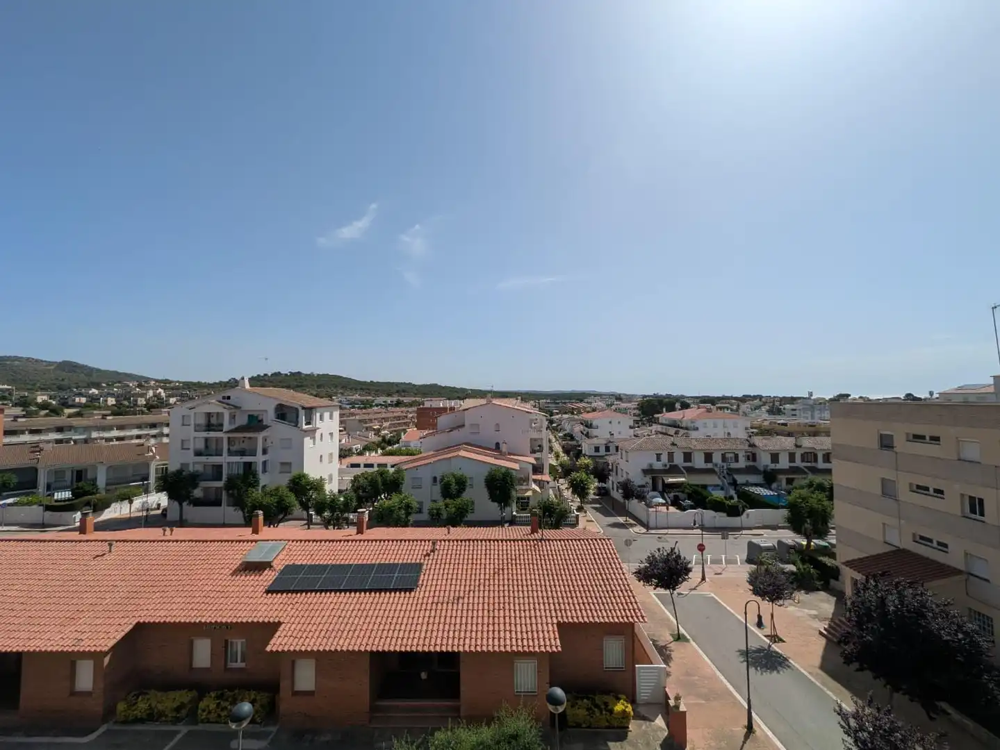 Vista exterior de Àtic en venda en Roda de Berà amb Jardí privat, Traster i Piscina