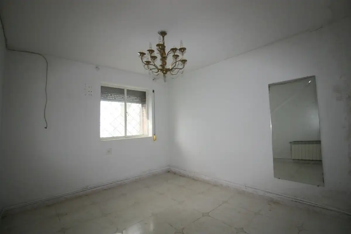 Dormitori de Casa o xalet en venda en Lanzahíta amb Jardí privat