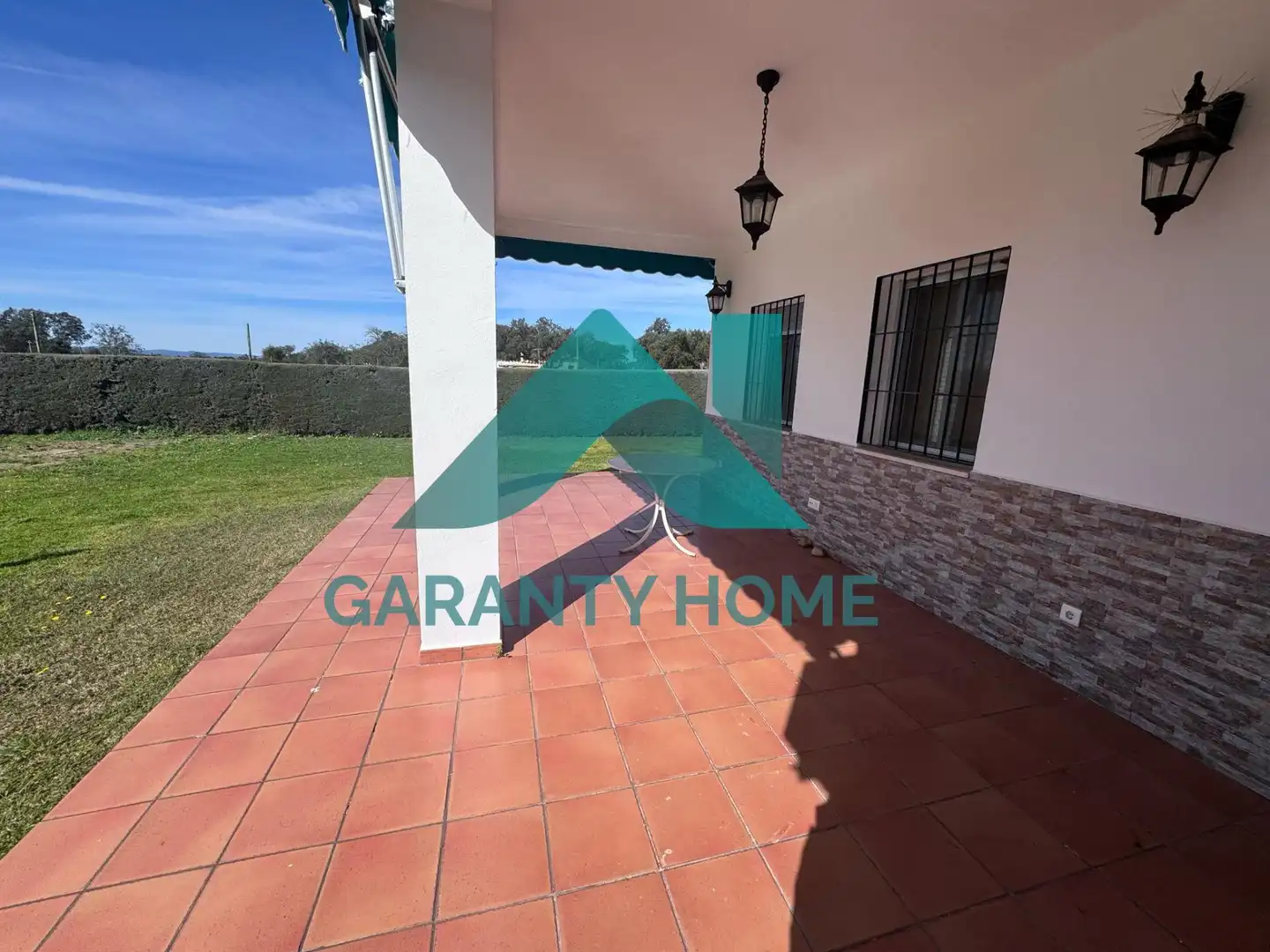Vista exterior de Casa o xalet en venda en Cáceres amb Calefacció, Jardí privat i Traster