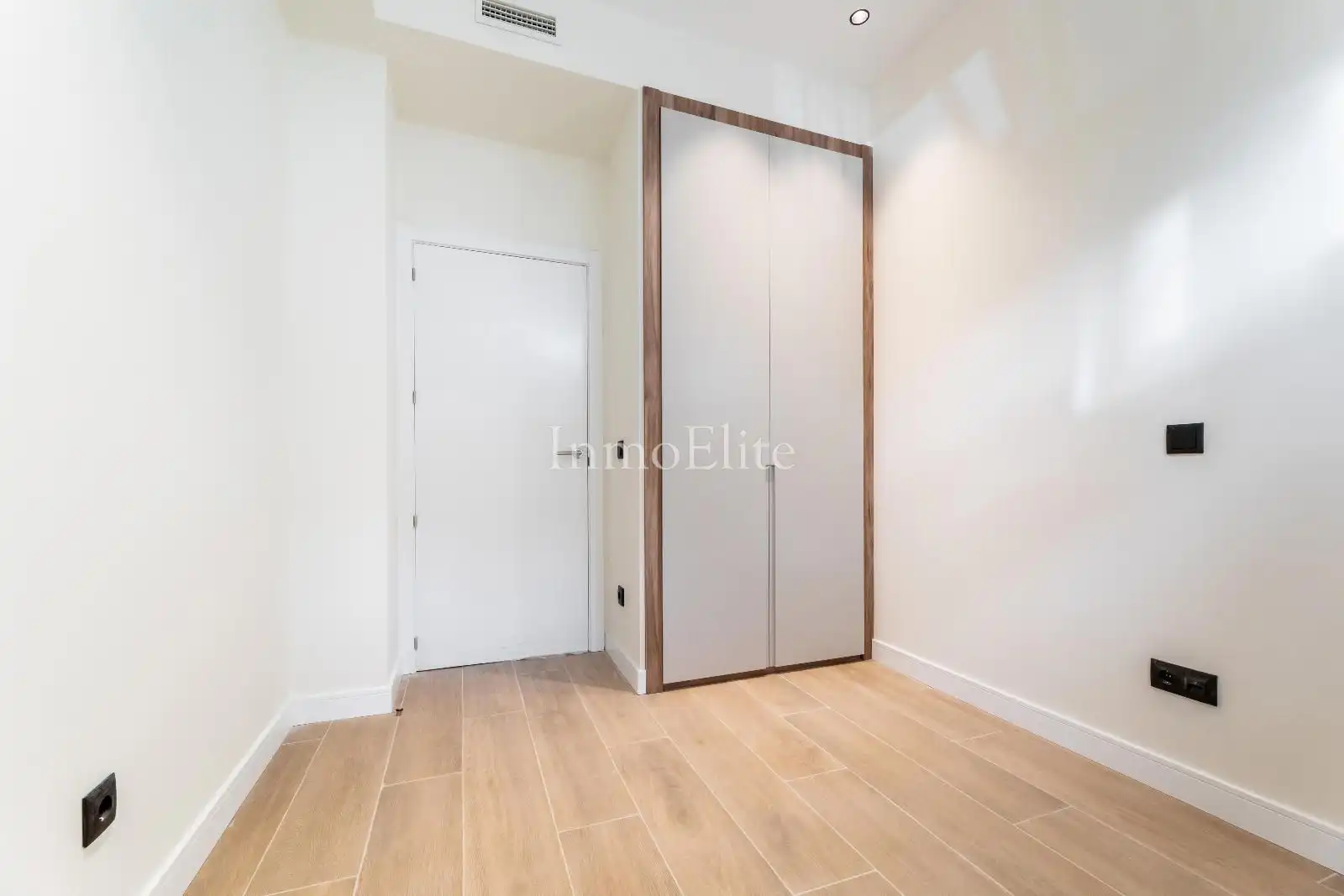 Flat with lift for sale in Diego de León, imagen 26