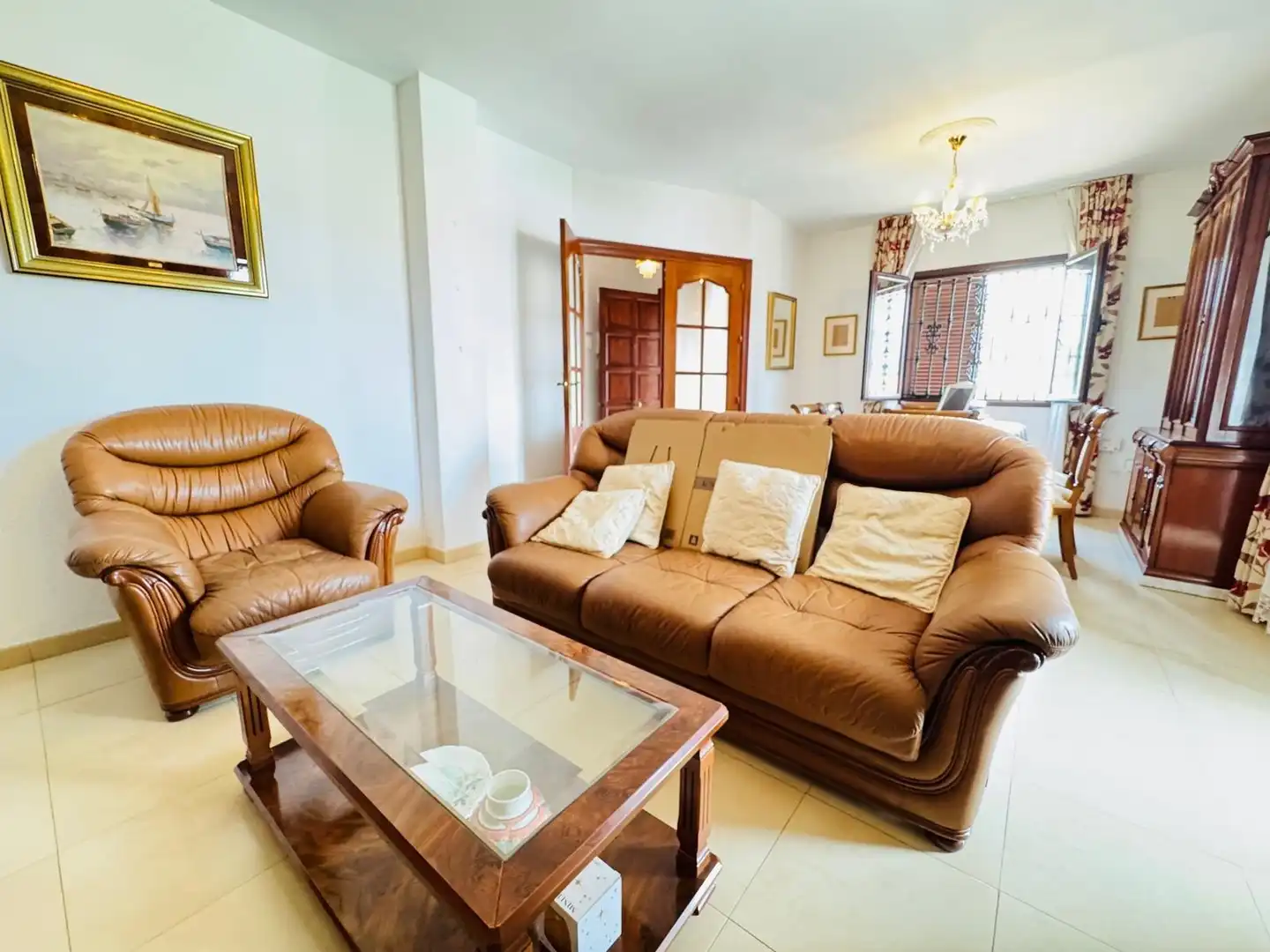 Sala d'estar de Casa adosada en venda en Los Barrios