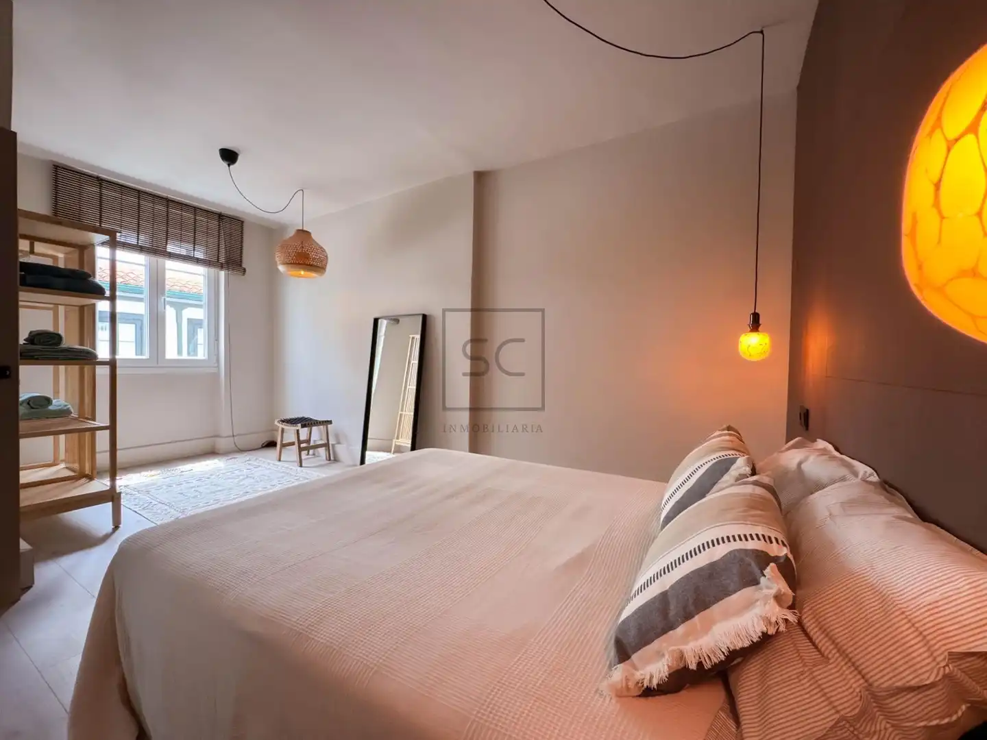 Dormitori de Apartament en venda en Pontedeume amb Calefacció, Parquet i Moblat