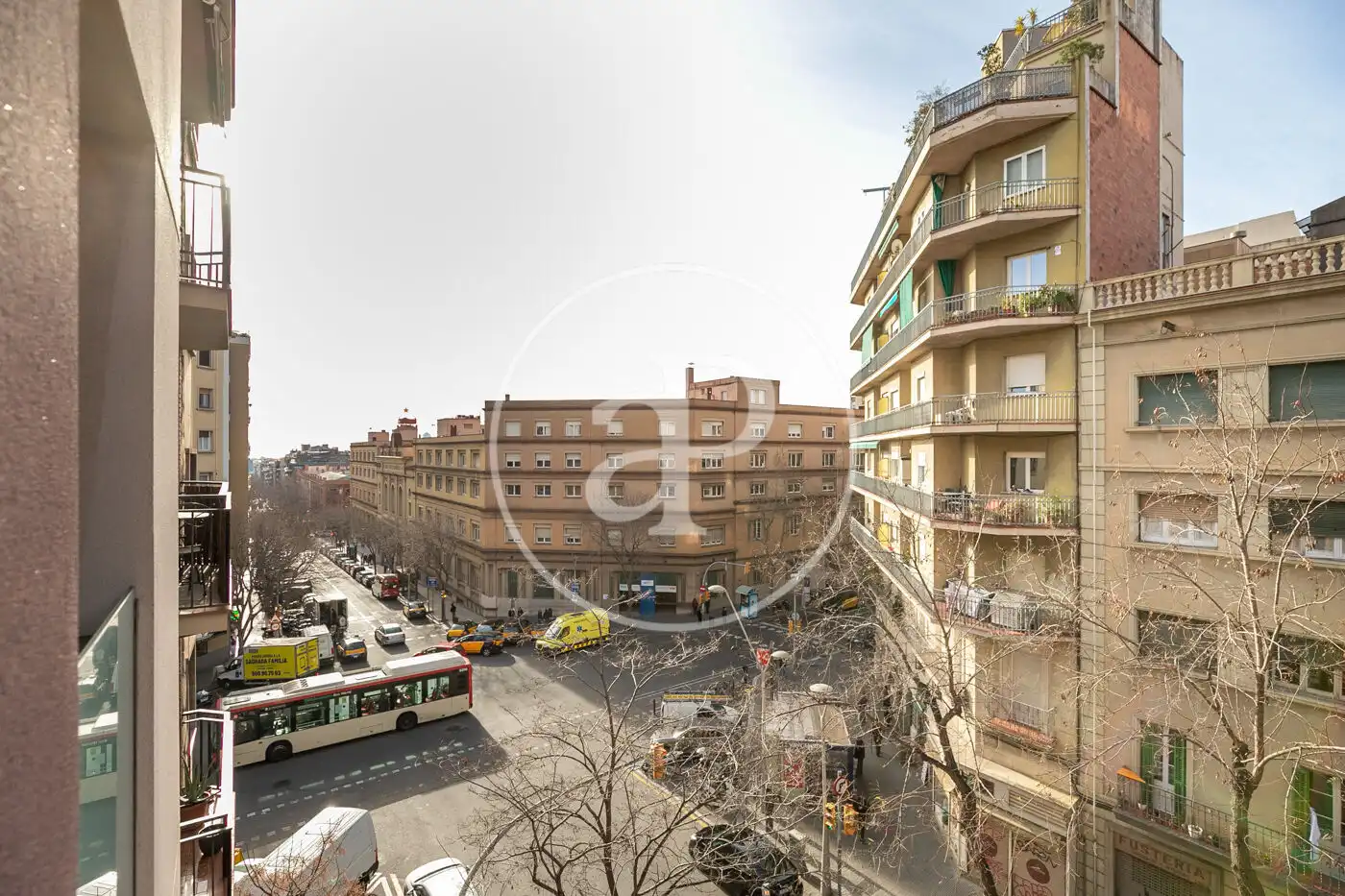 Vista exterior de Piso en venta en Barcelona con Aire acondicionado y Calefacción