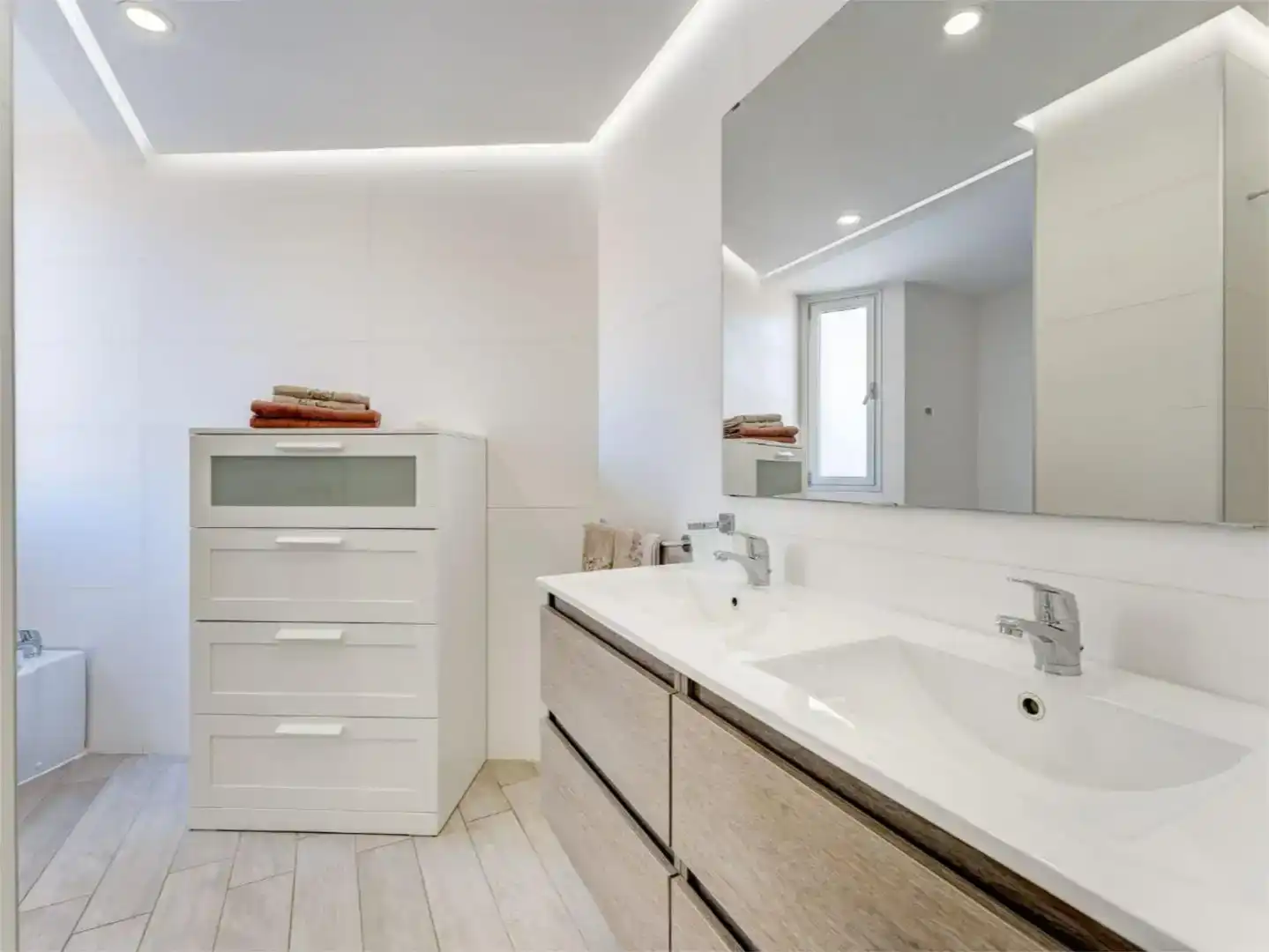 Bany de Apartament en venda en Adeje amb Aire condicionat, Piscina i Balcó