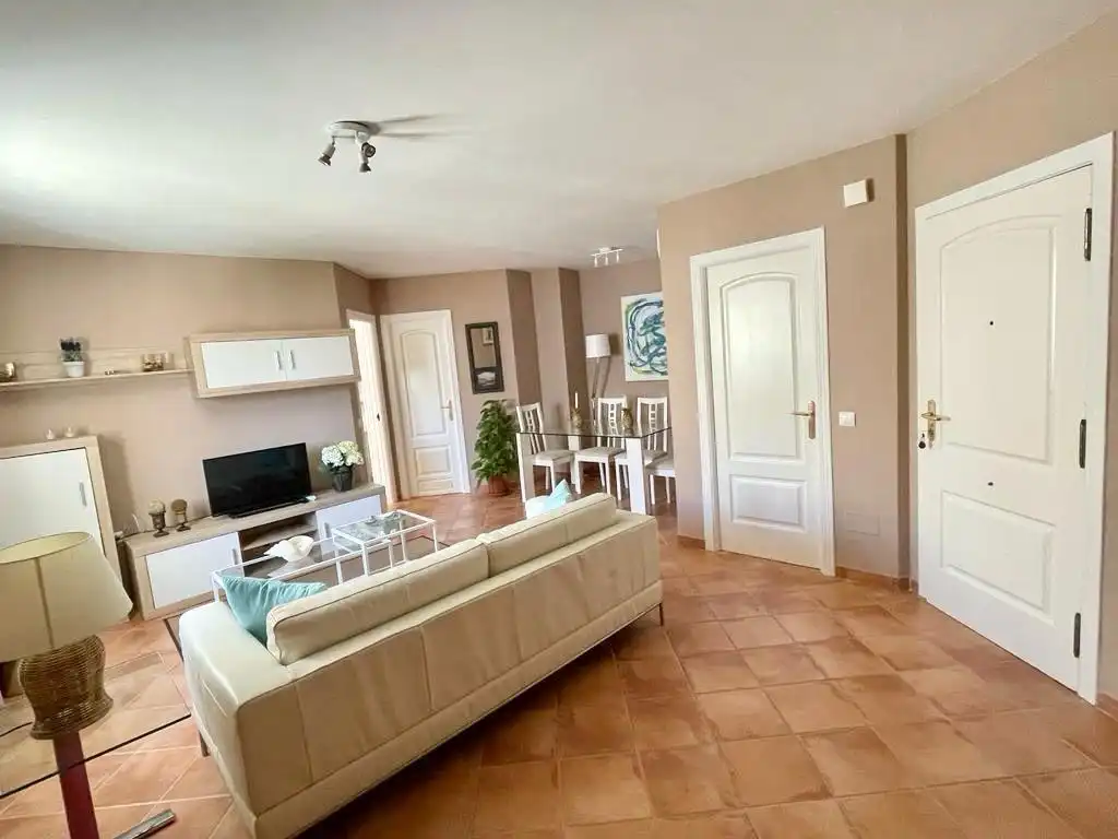 Sala de estar de Apartamento en venta en Marbella con Aire acondicionado, Amueblado y Horno
