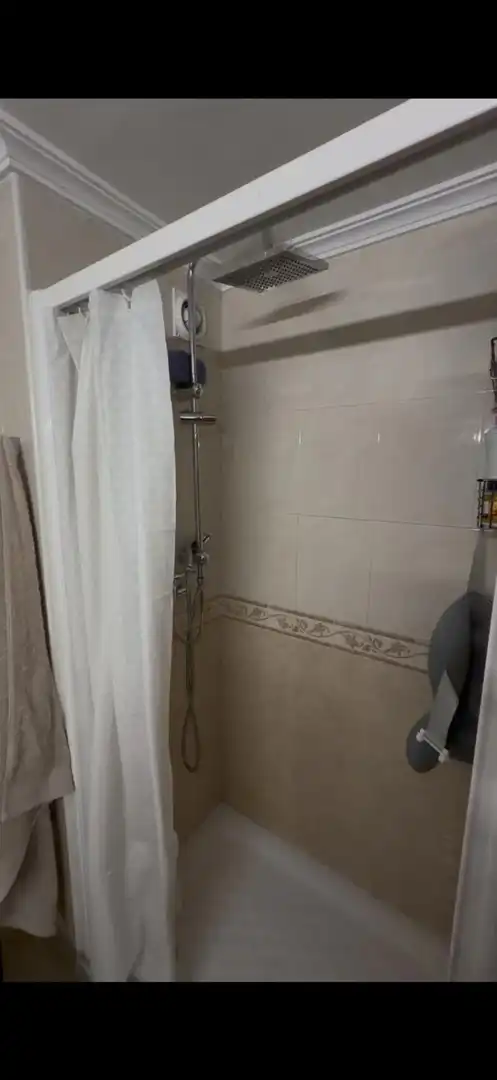 Bathroom of Flat for sale in Sevilla  with Air Conditioner and Terrace