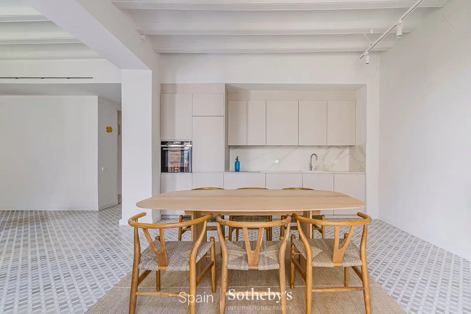 Menjador de Apartament en venda en Barcelona amb Aire condicionat i Calefacció