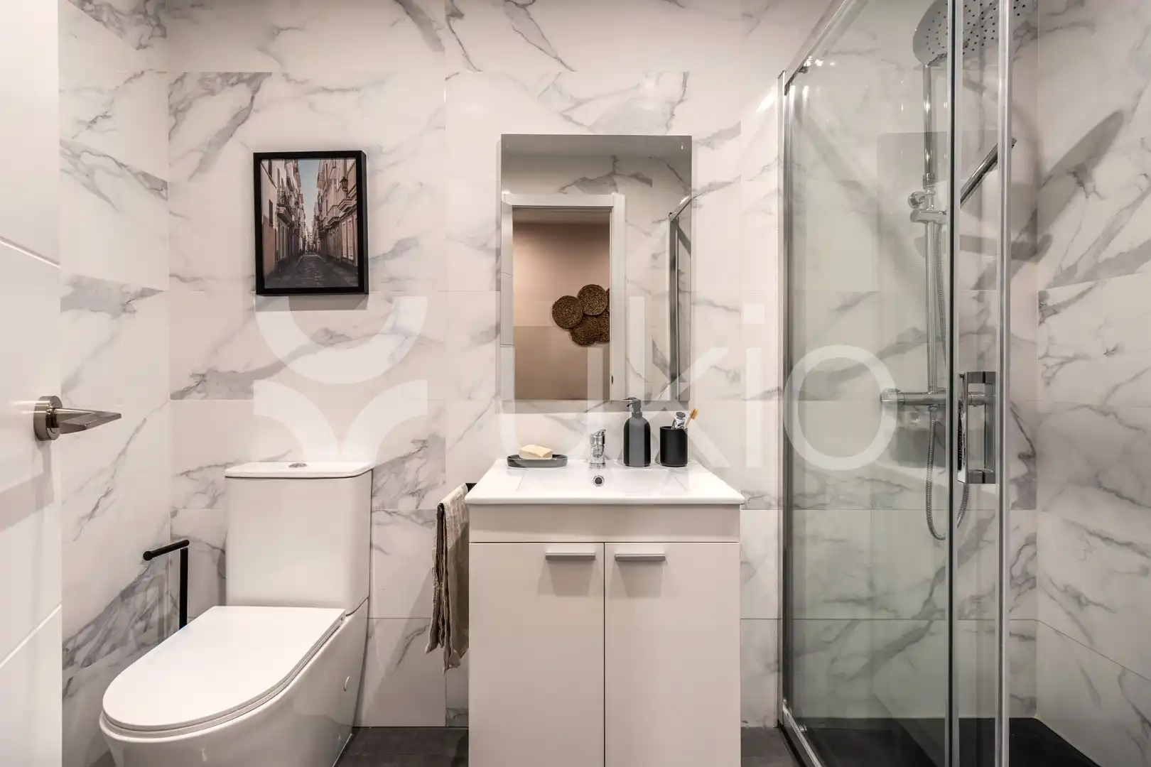 Badezimmer von Wohnungen zur Miete in Madrid mit Klimaanlage, Ofen und Waschmaschine