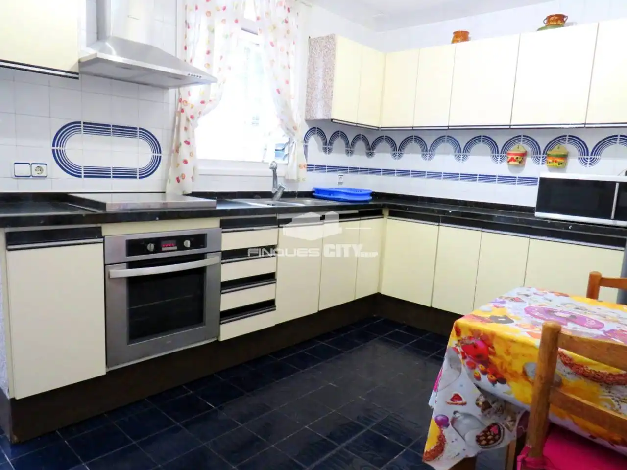 Cocina de Piso de alquiler en Calella con Aire acondicionado, Calefacción y Terraza