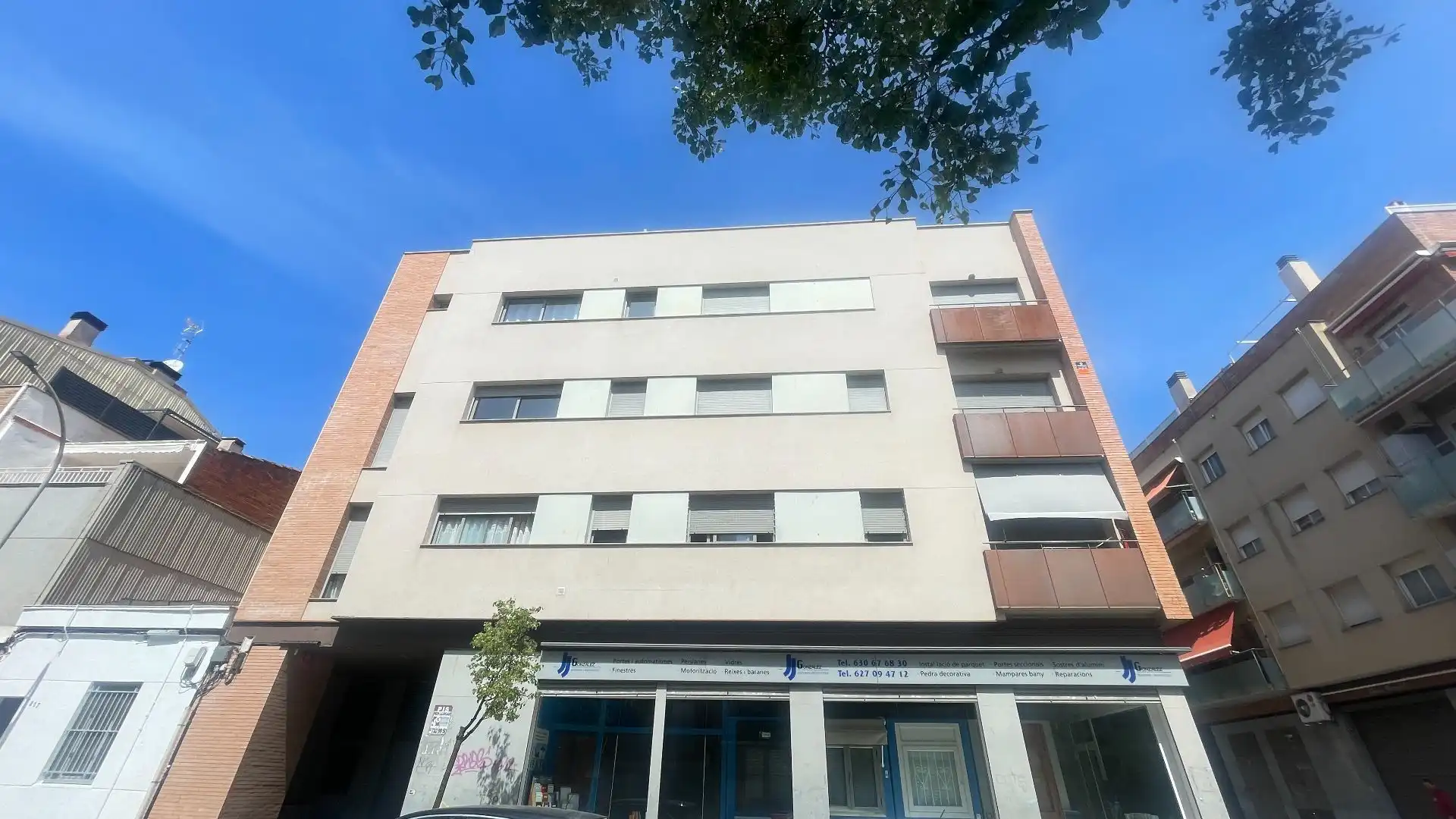 Vista exterior de Piso en venta en Terrassa con Calefacción