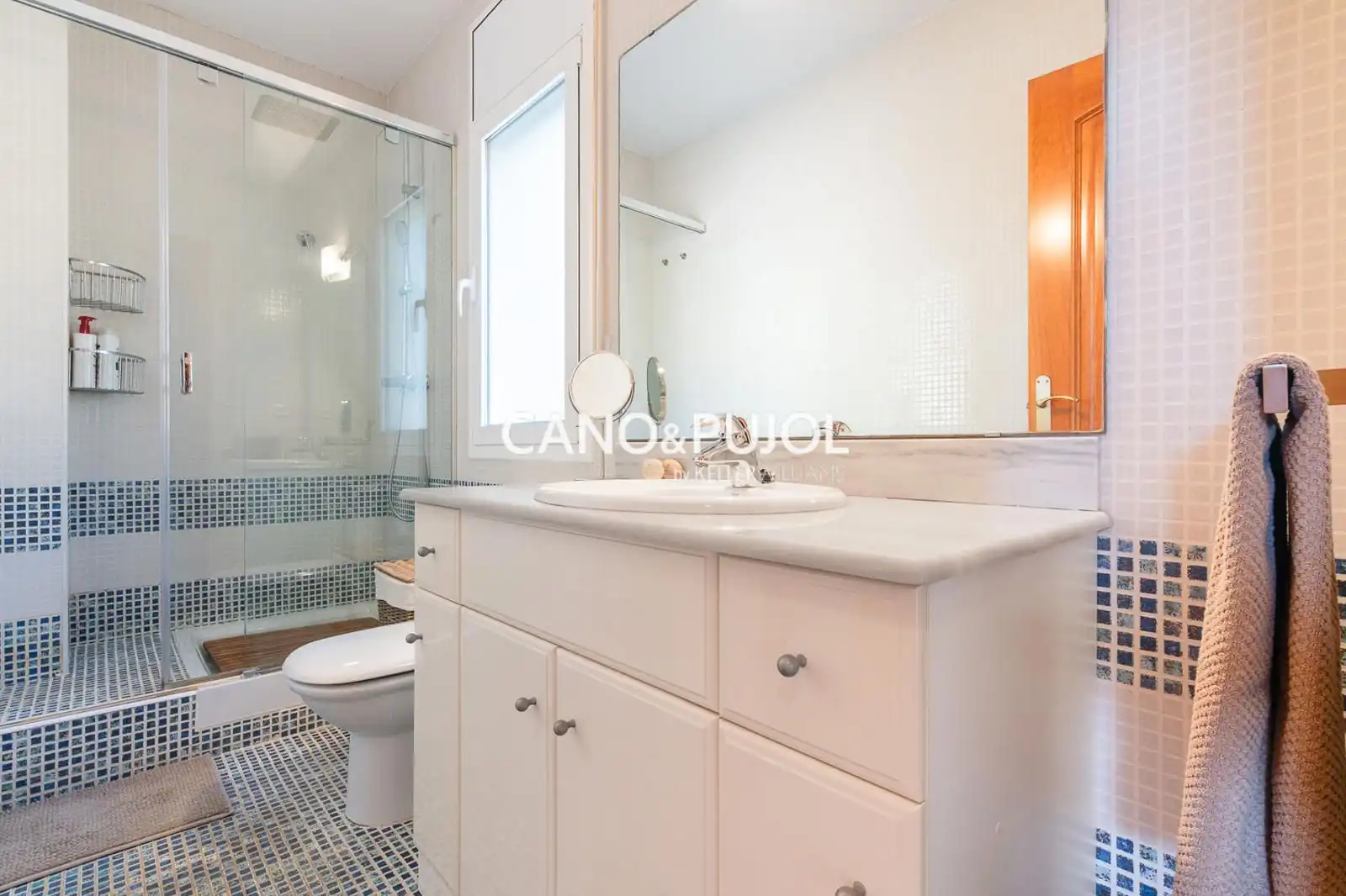 Baño de Casa o chalet en venta en Corbera de Llobregat con Calefacción, Terraza y Trastero