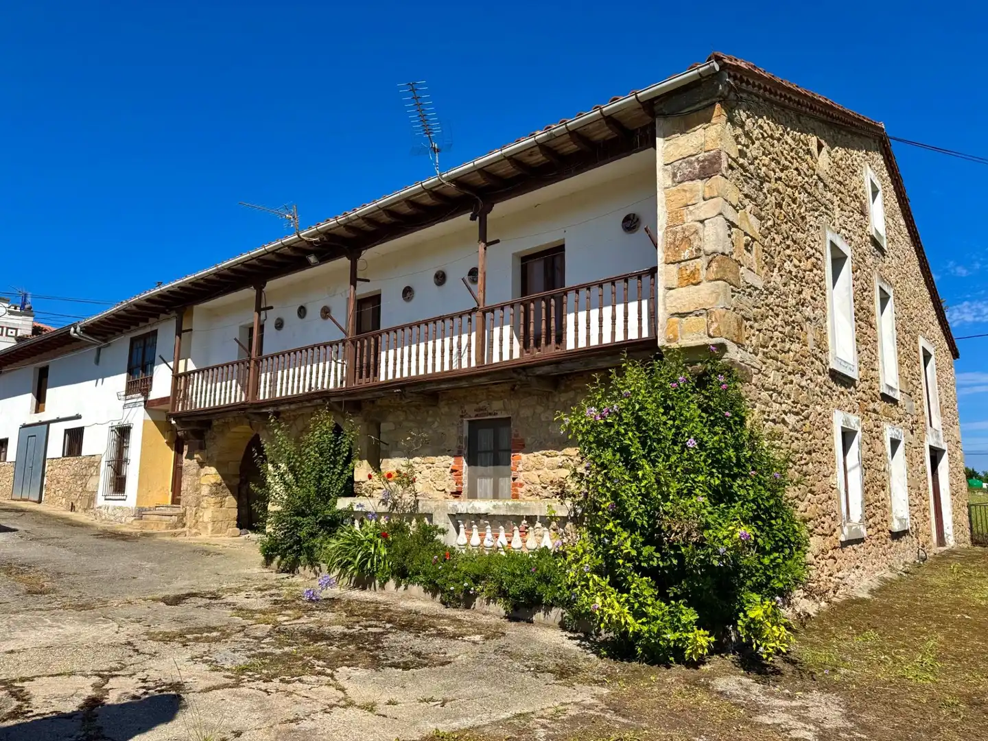 Vista exterior de Casa o xalet en venda en San Vicente de la Barquera