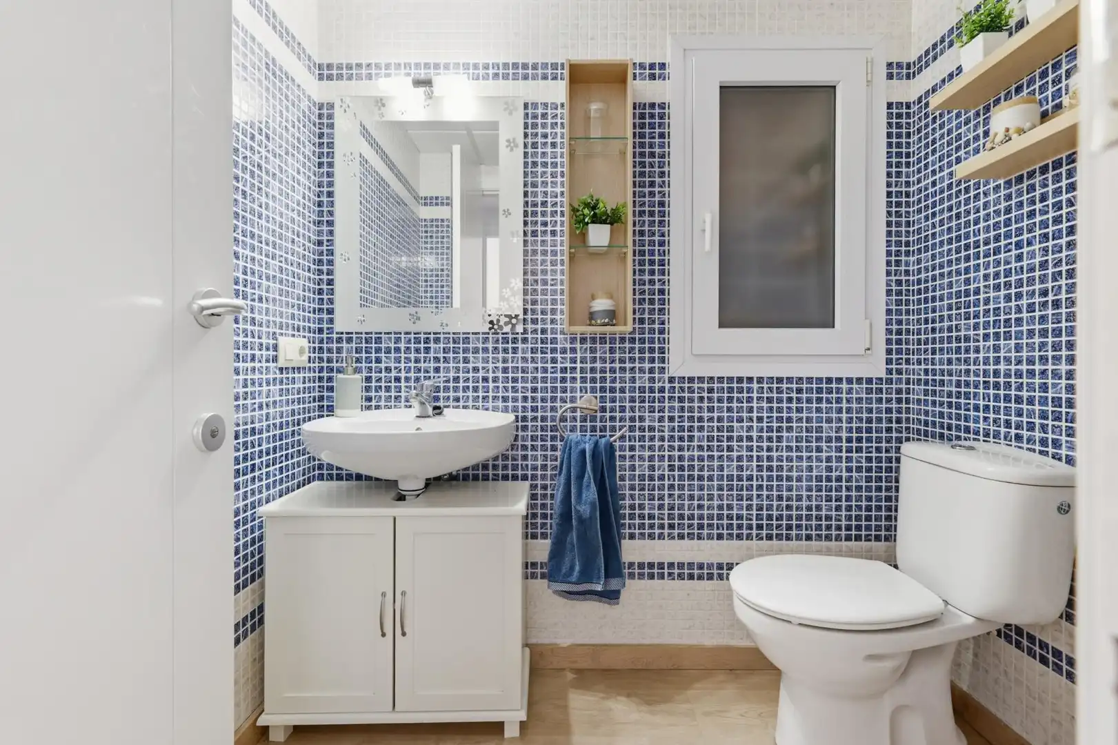 Bathroom of Houses for sale in La Pobla de Vallbona  with Air Conditioner, Heating and Private garden
