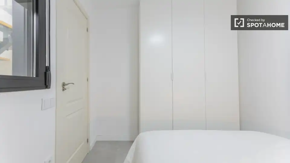 Habitación de Piso de alquiler en Valencia con Aire acondicionado, Calefacción y Amueblado