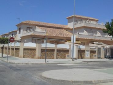 Casa pareada en venta en C/ Peña del Águila