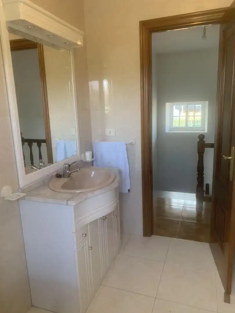 Baño de Piso en venta en Aranga con Jardín privado, Trastero y Amueblado