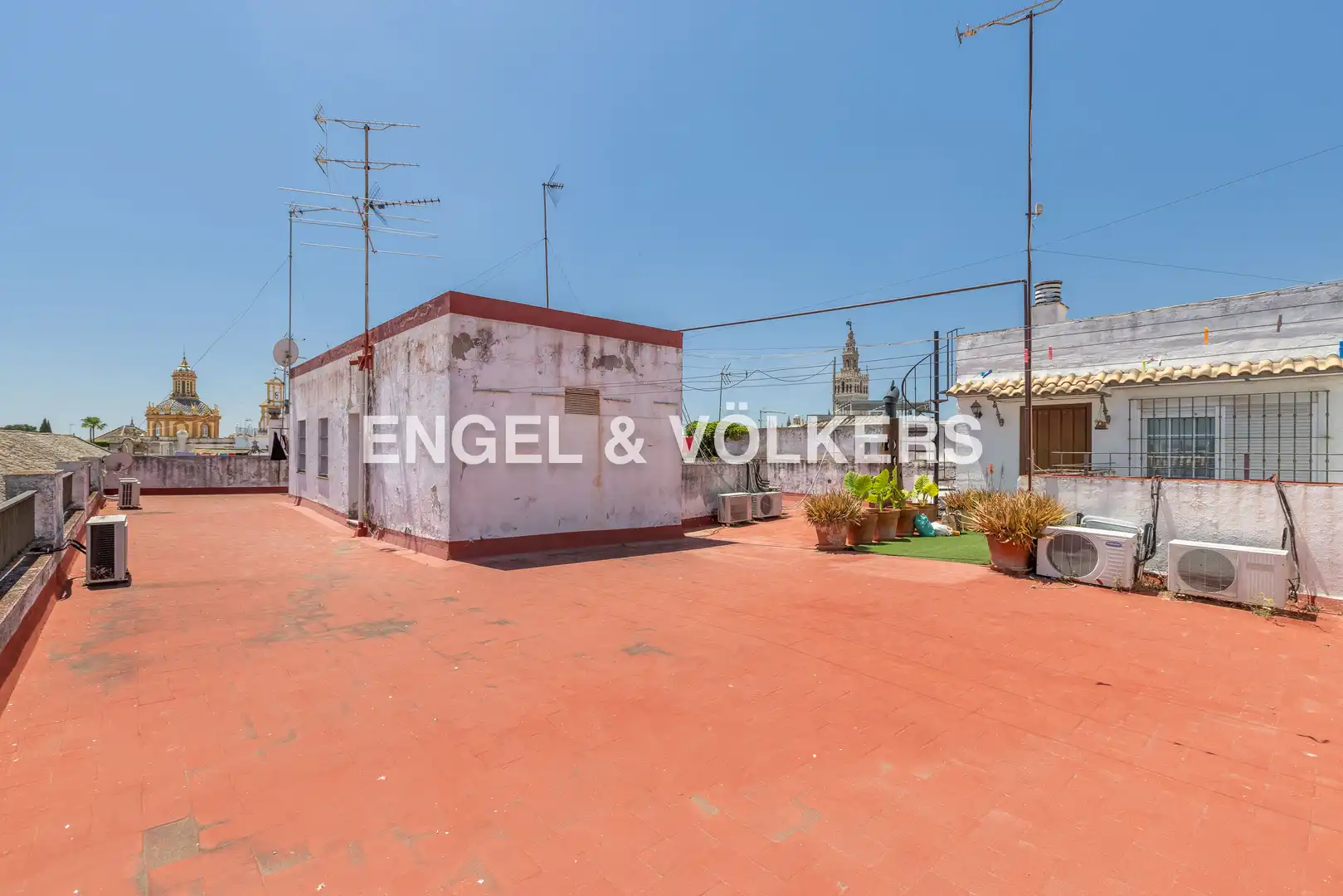 Exterior view of Apartments for sale in Sevilla  with Heating and Balcony