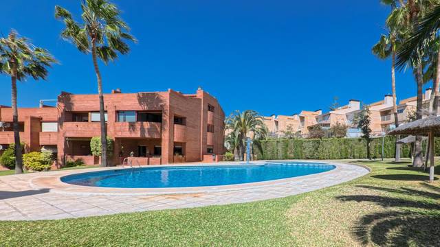 Casa adosada en Venta en Cabo de las Huertas