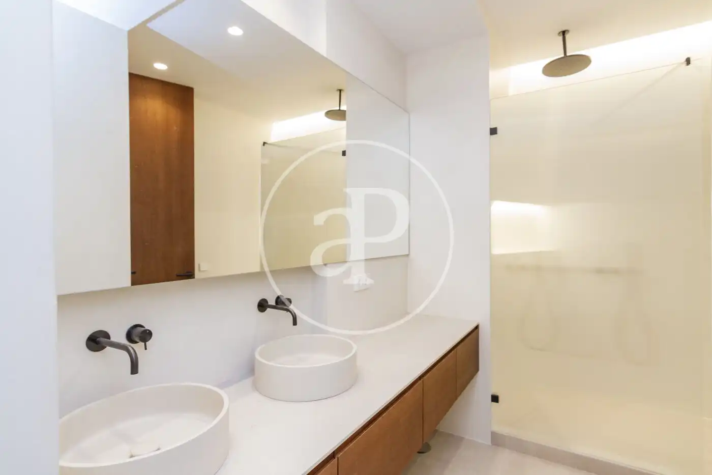 Baño de Piso en venta en Madrid con Aire acondicionado, Calefacción y Balcón