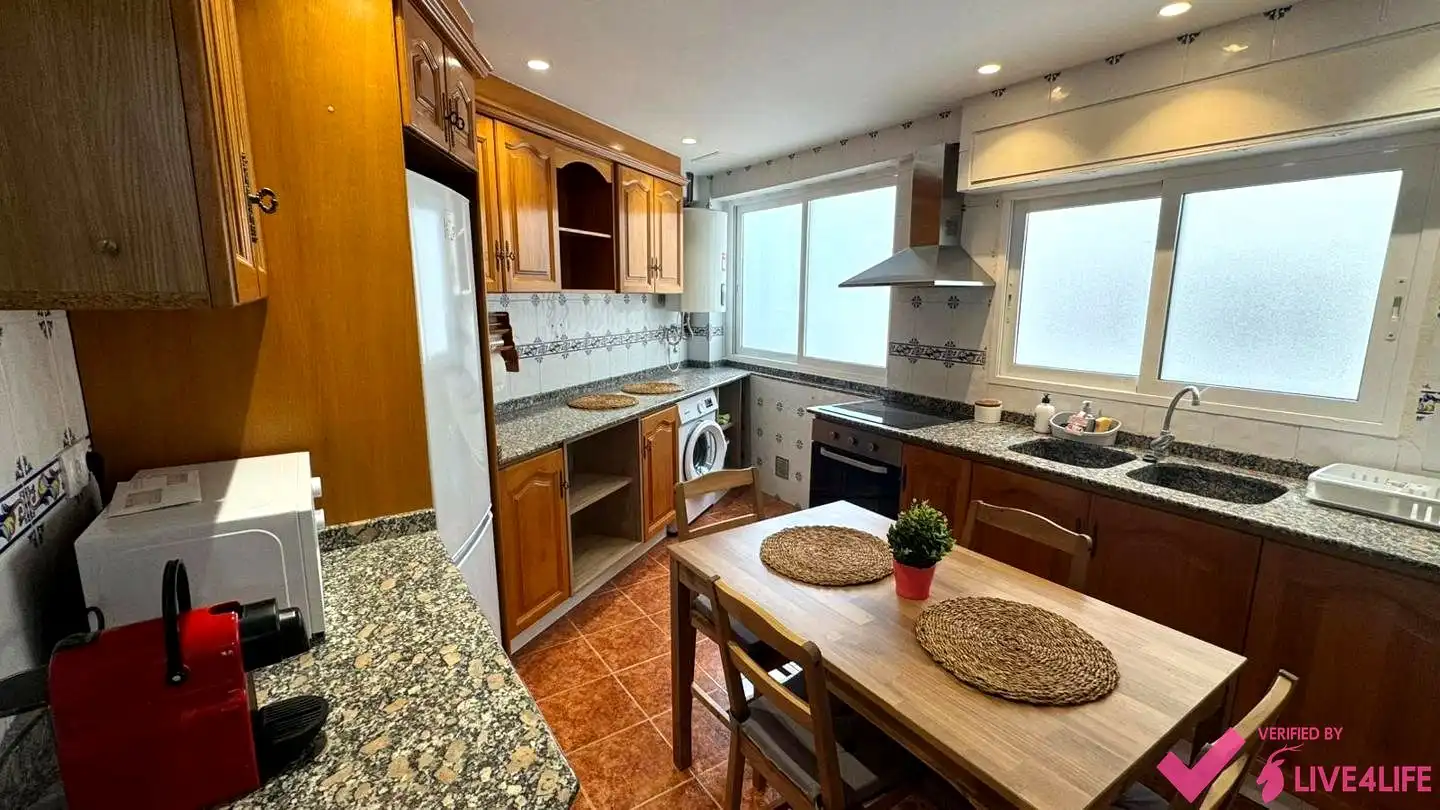 Cocina de Piso para compartir en Valencia con Calefacción y Amueblado
