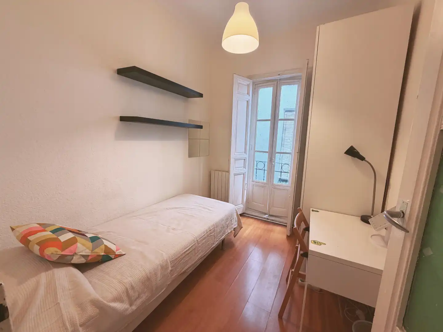 Schlafzimmer von Wohnung zur Miete in Madrid mit Heizung, Abstellraum und Möbliert