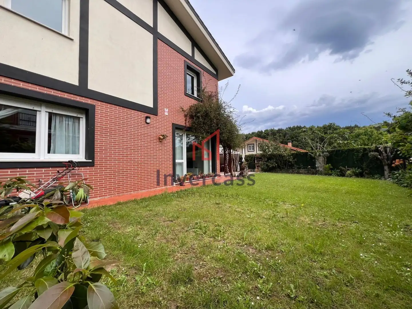 Vista exterior de Casa adosada en venta en Castro-Urdiales con Calefacción, Jardín privado y Terraza
