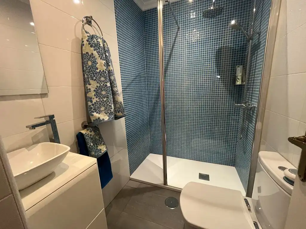 Badezimmer von Wohnung zum Verkauf in Albacete mit Klimaanlage, Heizung und Parkett