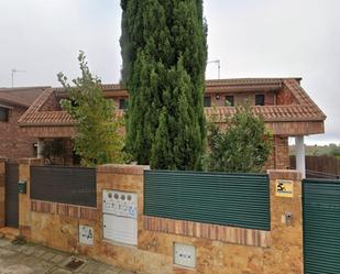 Vista exterior de Casa adosada en venda en Quijorna amb Terrassa