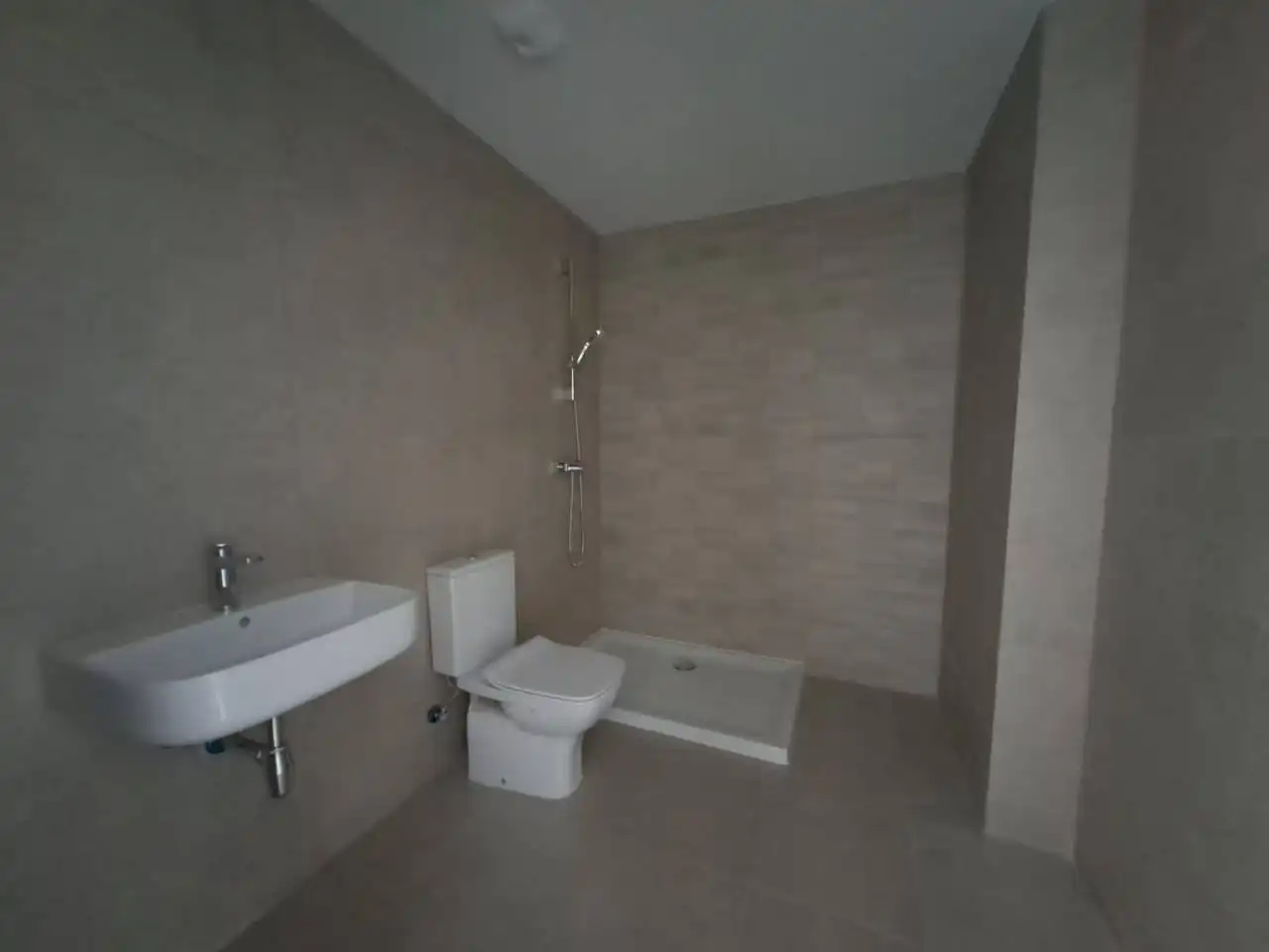 Bany de Pis en venda en Burgos amb Calefacció, Parquet i Terrassa