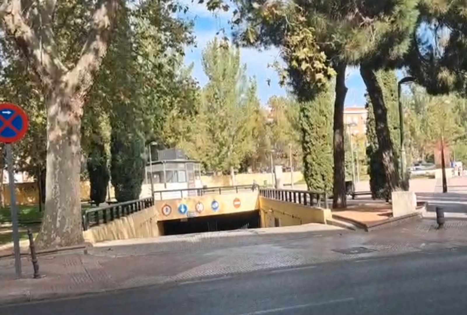 Exterior view of Garage to rent in Leganés