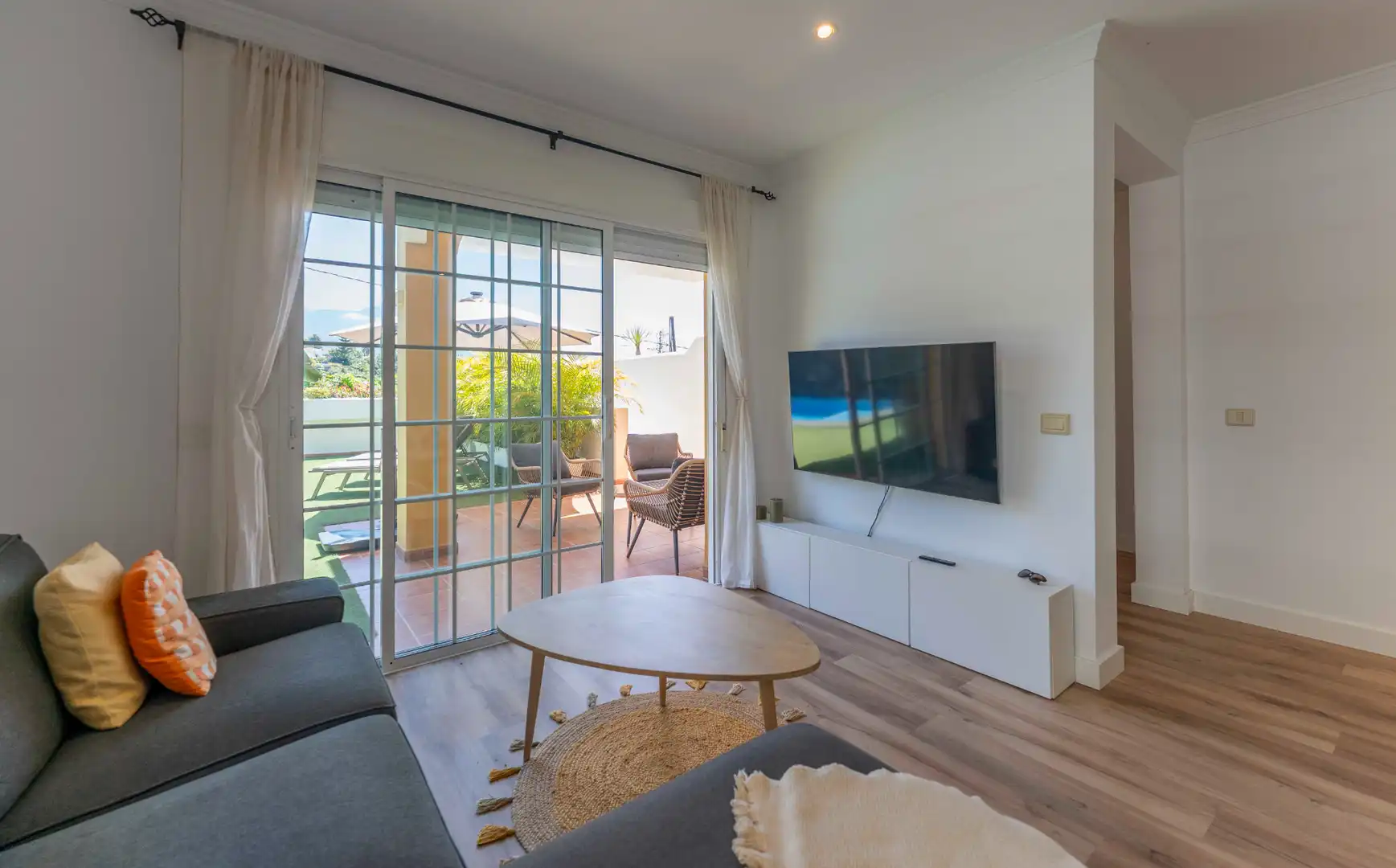 Sala d'estar de Casa adosada en venda en Santa Úrsula amb Aire condicionat, Jardí privat i Terrassa