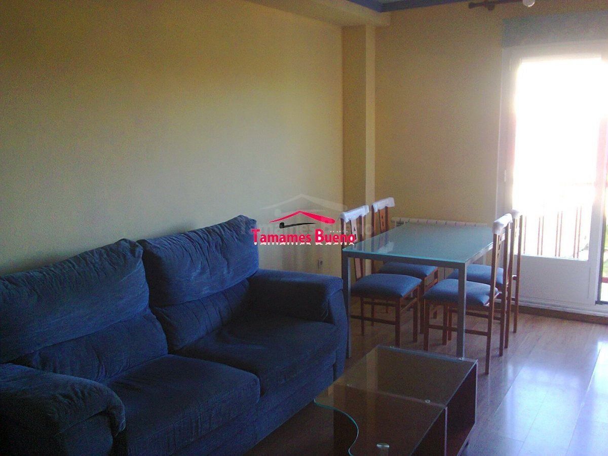 Sala de estar de Piso en venta en San Cristóbal de la Cuesta con Calefacción, Terraza y Amueblado