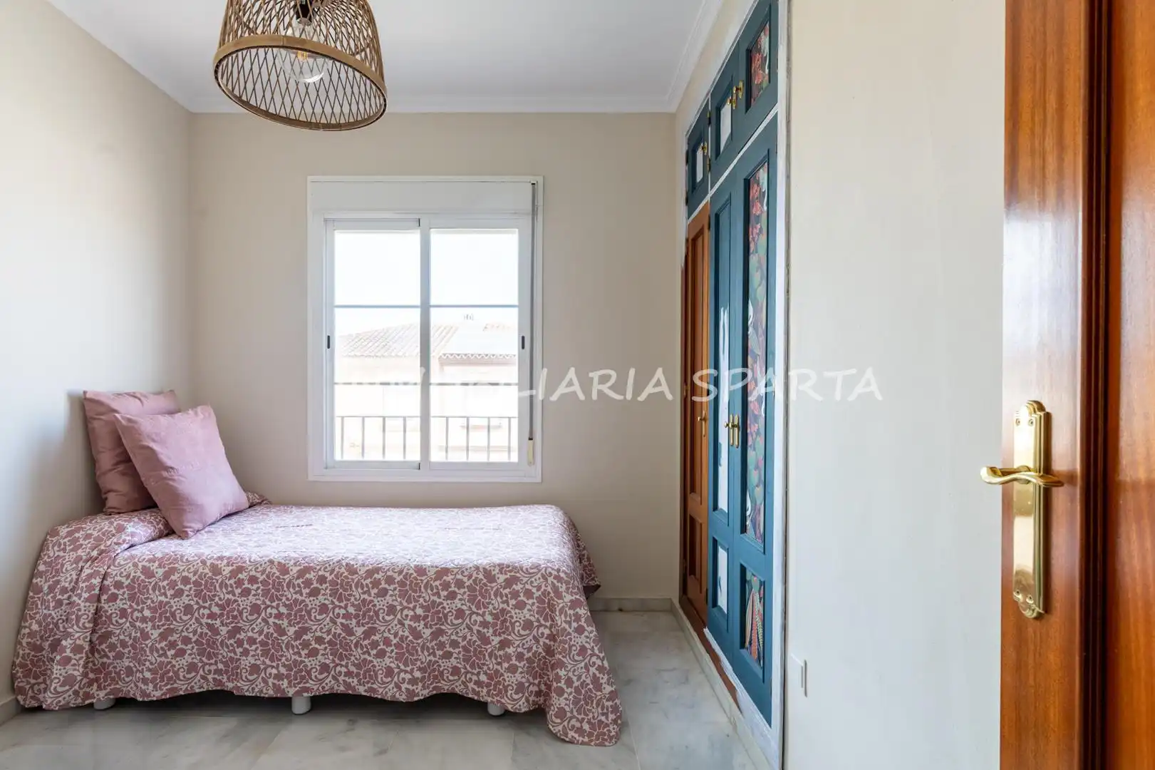 Dormitori de Casa adosada en venda en Espartinas amb Aire condicionat, Jardí privat i Forn