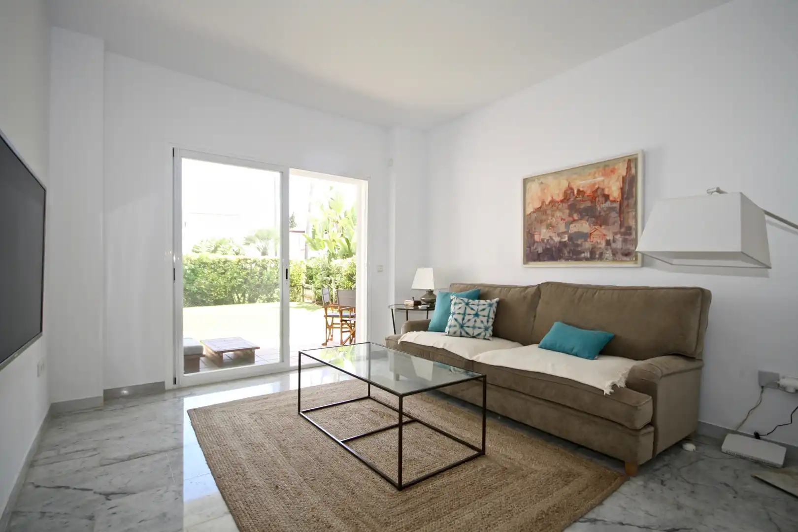 Sala d'estar de Casa adosada de lloguer en Marbella amb Aire condicionat, Calefacció i Jardí privat