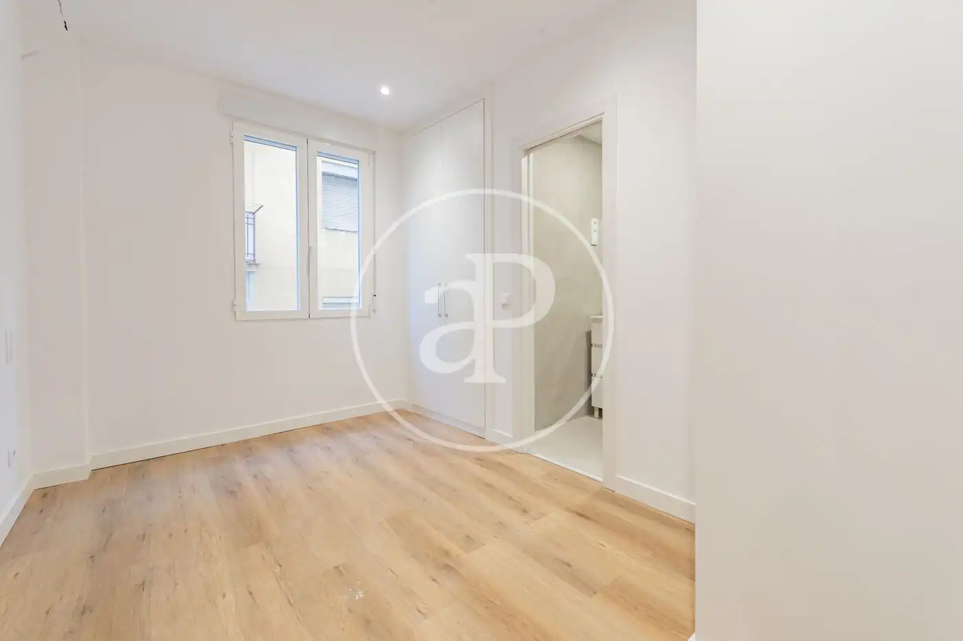 Piso en venta en Madrid con Calefacción y Amueblado