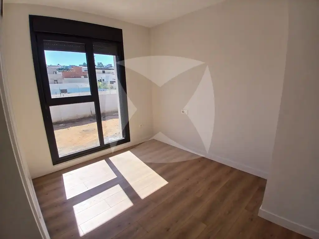 Schlafzimmer von Wohnung zur Miete in Badajoz mit Klimaanlage, Privatgarten und Terrasse