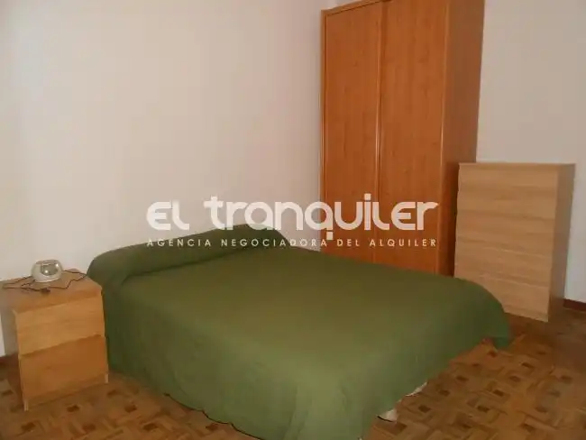Bedroom of Flat for rent in Madrid  with Parquet flooring, Terrace and Furnished