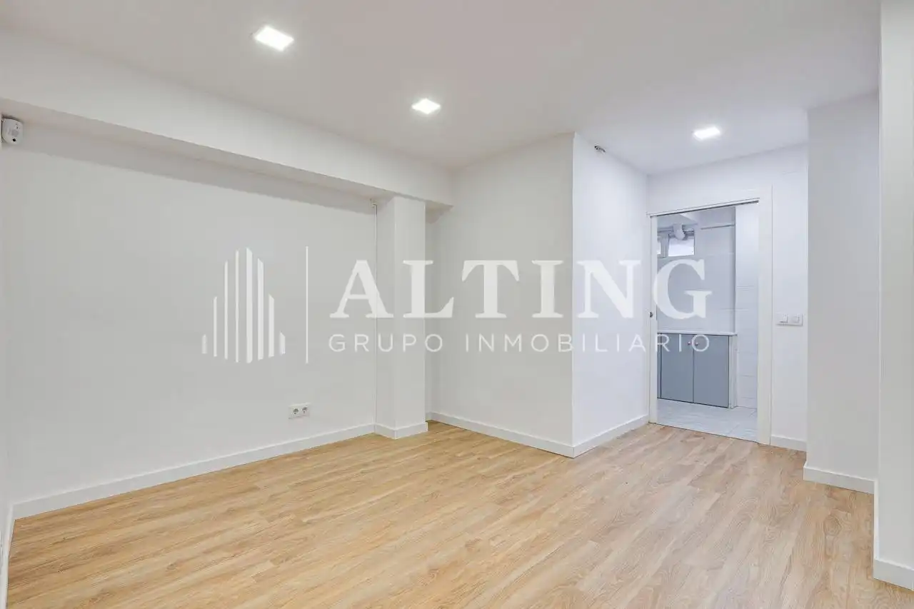 Sala d'estar de Local en venda en Barcelona amb Aire condicionat