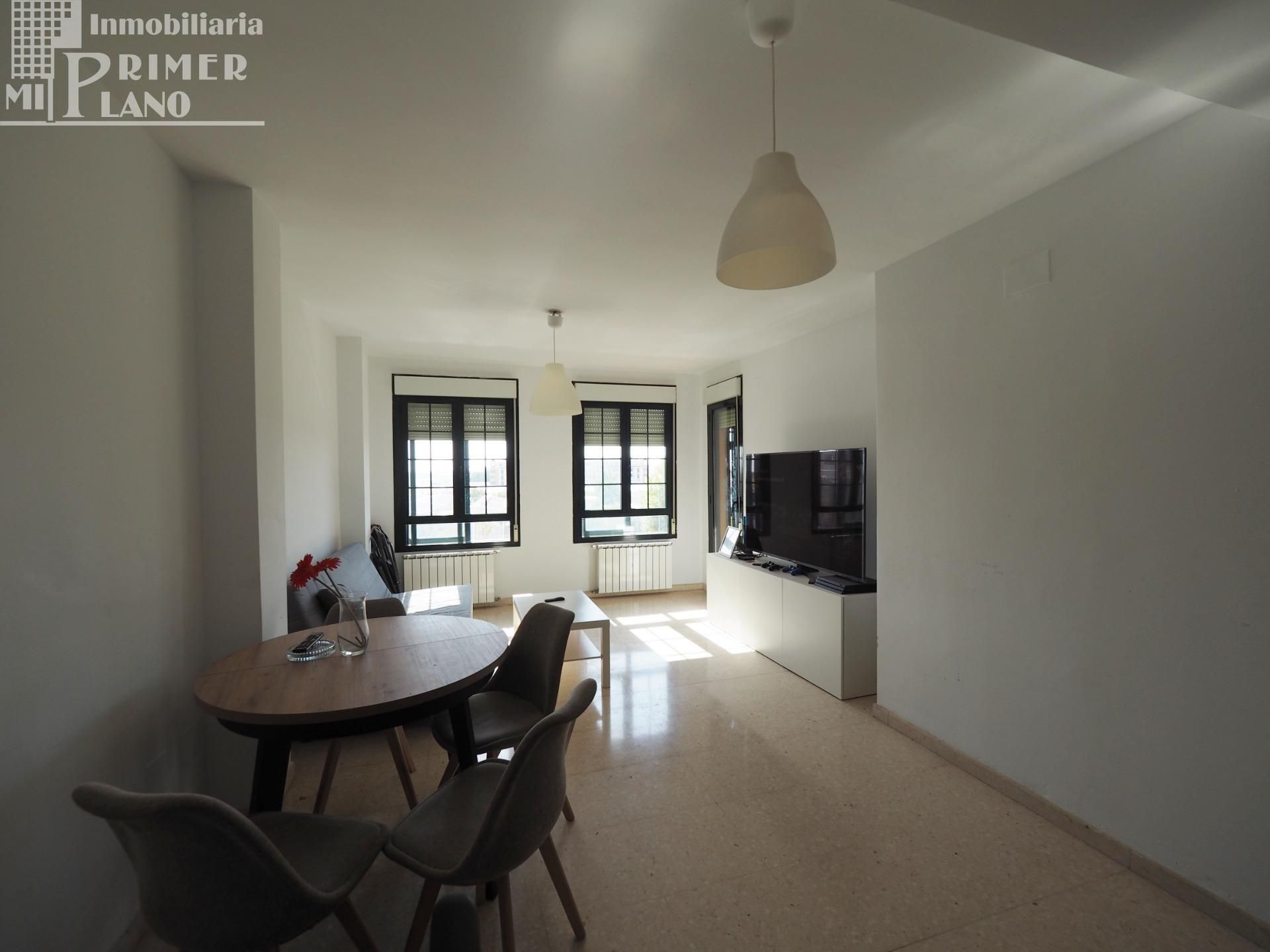 Sala d'estar de Pis en venda en Tomelloso amb Traster i Piscina comunitària