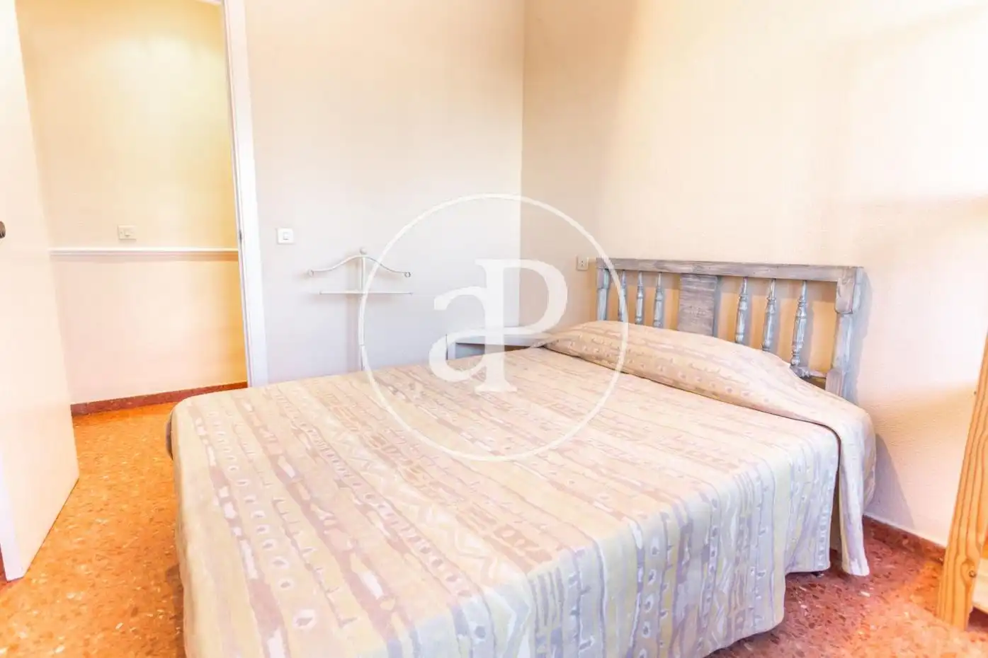 Habitación de Piso de alquiler en Valencia con Calefacción, Jardín privado y Amueblado